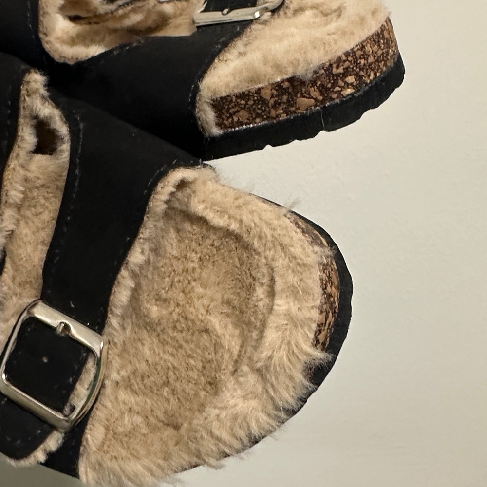 Alexis Bendel Cozy Faux Fur Slippers Black Tan Buckle Slide Size 7 Like New - Picture 4 of 4